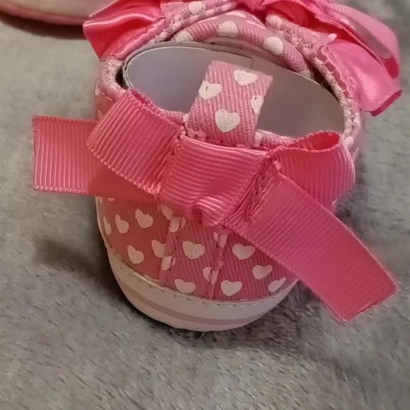 Tiger brand Baby Tennis Shoe in Pink & White. - Picture 4 of 4
